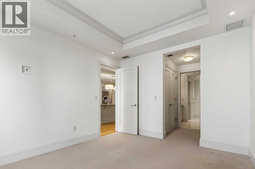 305, 221 Quarry Way SE — photo 21