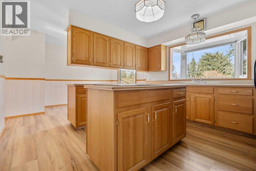 444 Woodland Crescent SE — photo 19