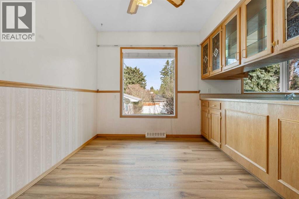 444 Woodland Crescent SE — photo 16