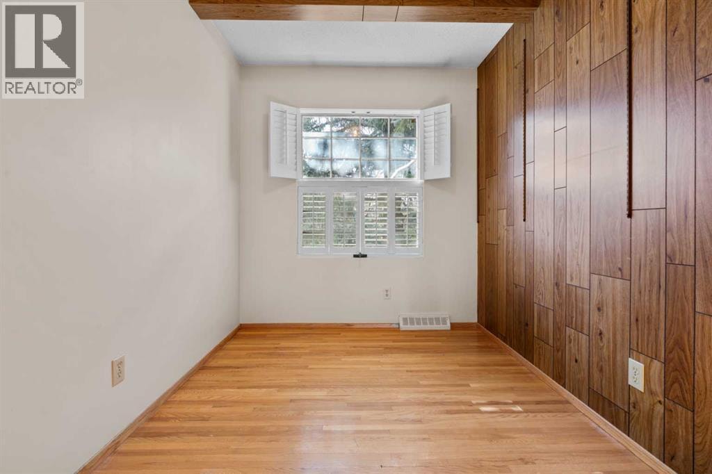 444 Woodland Crescent SE — photo 23