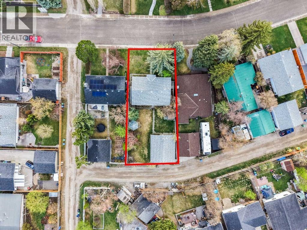 444 Woodland Crescent SE — photo 8
