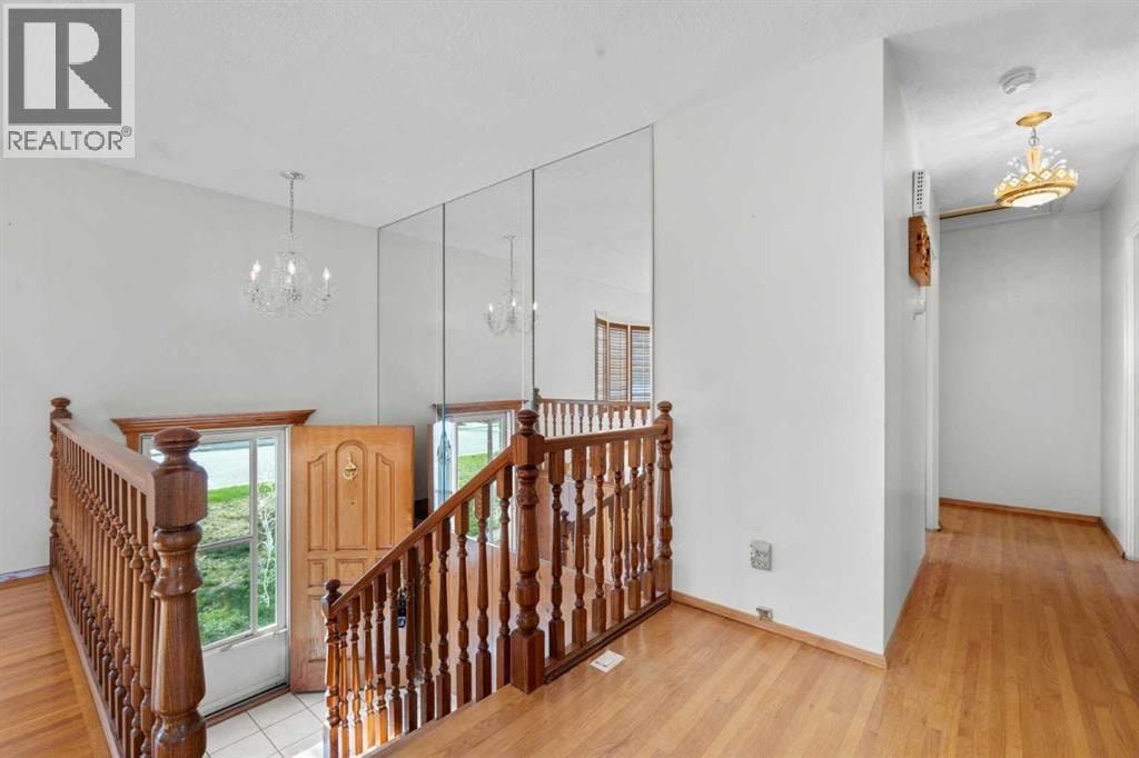 444 Woodland Crescent SE — photo 9