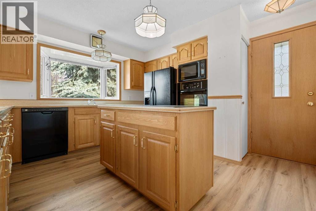 444 Woodland Crescent SE — photo 15