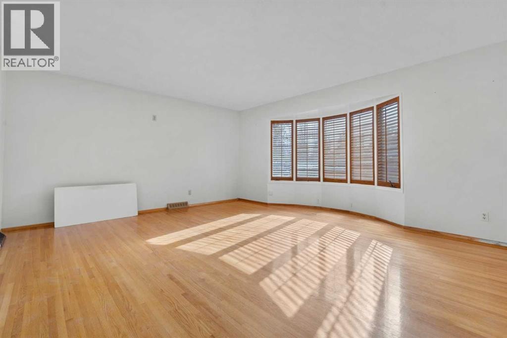 444 Woodland Crescent SE — photo 12