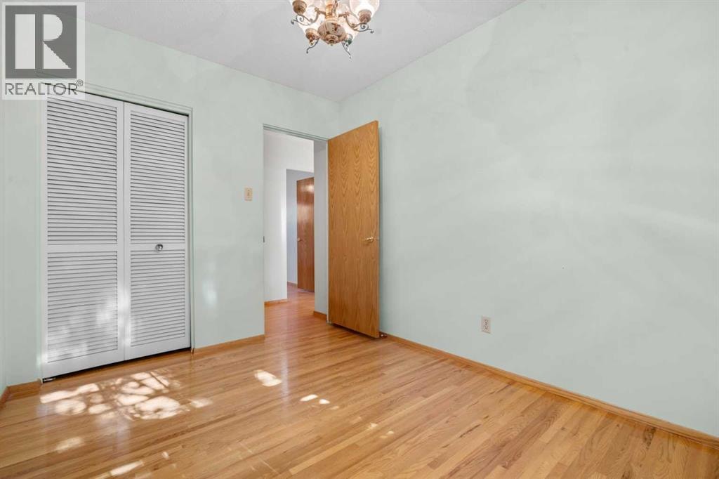444 Woodland Crescent SE — photo 24