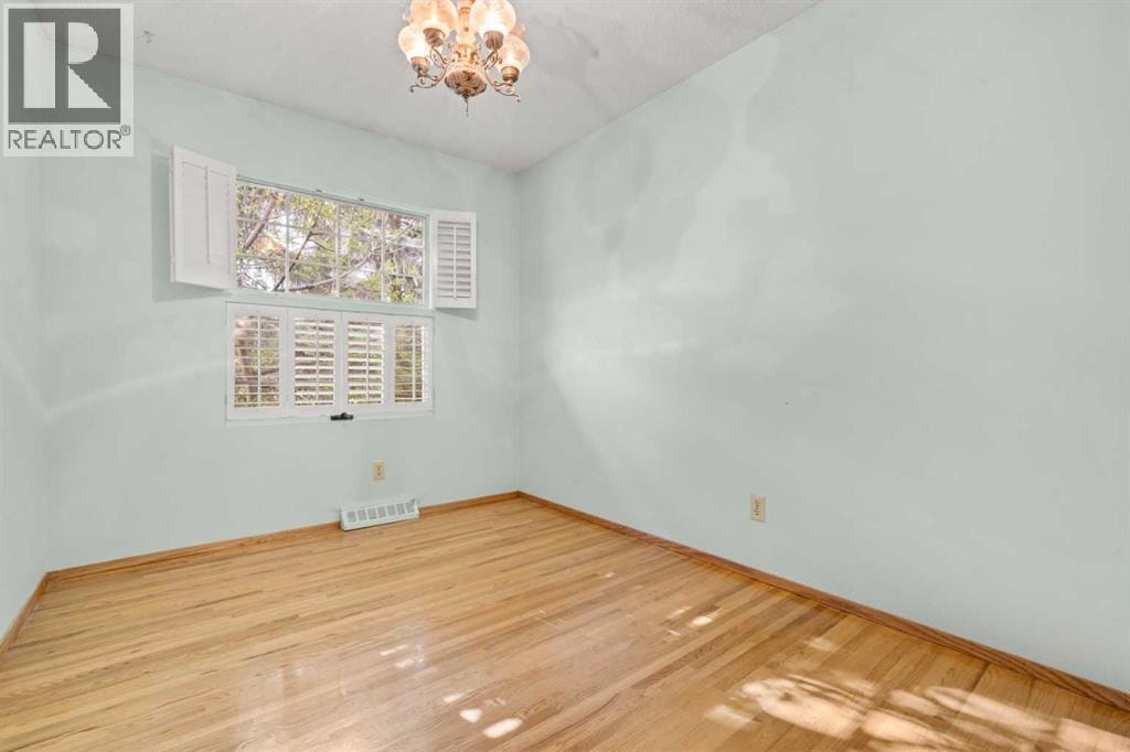 444 Woodland Crescent SE — photo 25