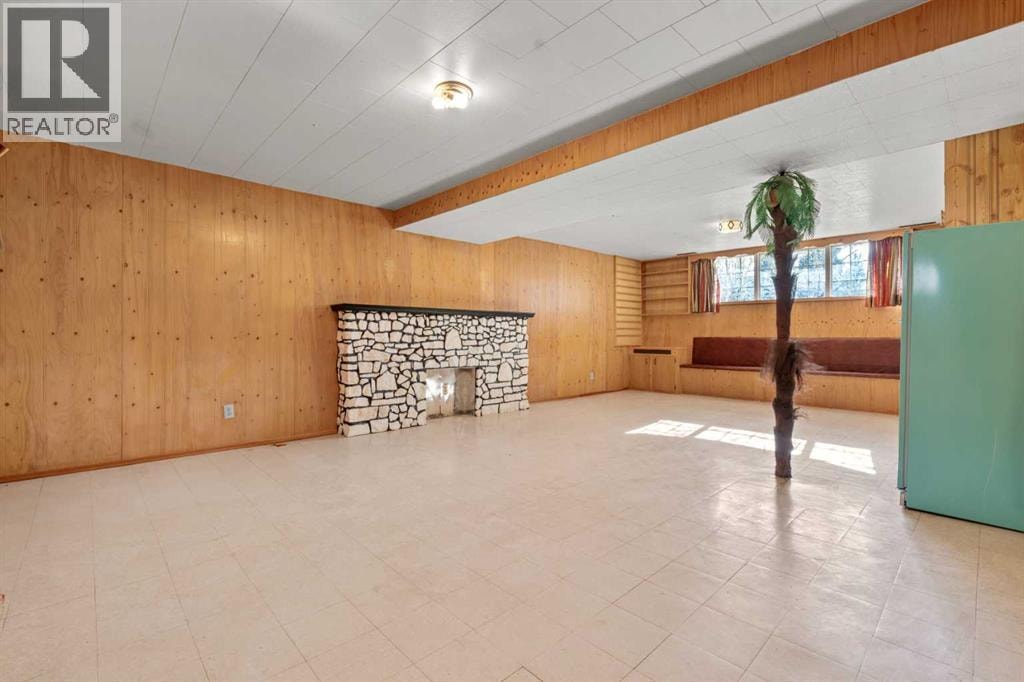 444 Woodland Crescent SE — photo 37