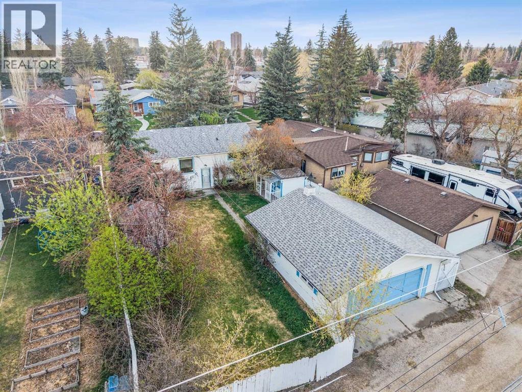 444 Woodland Crescent SE — photo 47