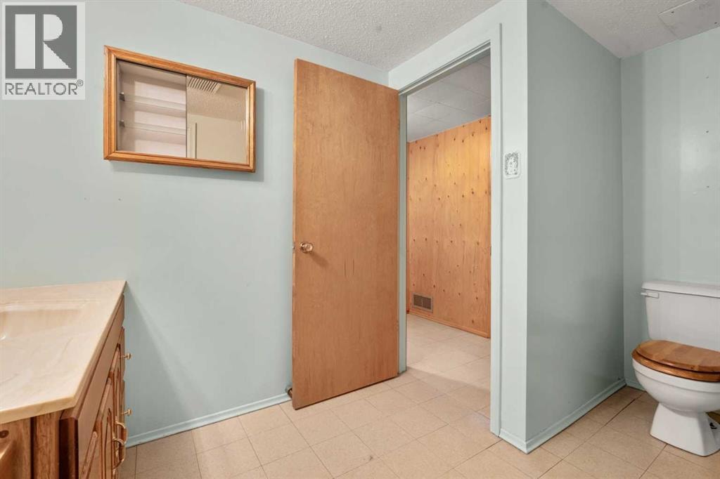 444 Woodland Crescent SE — photo 32