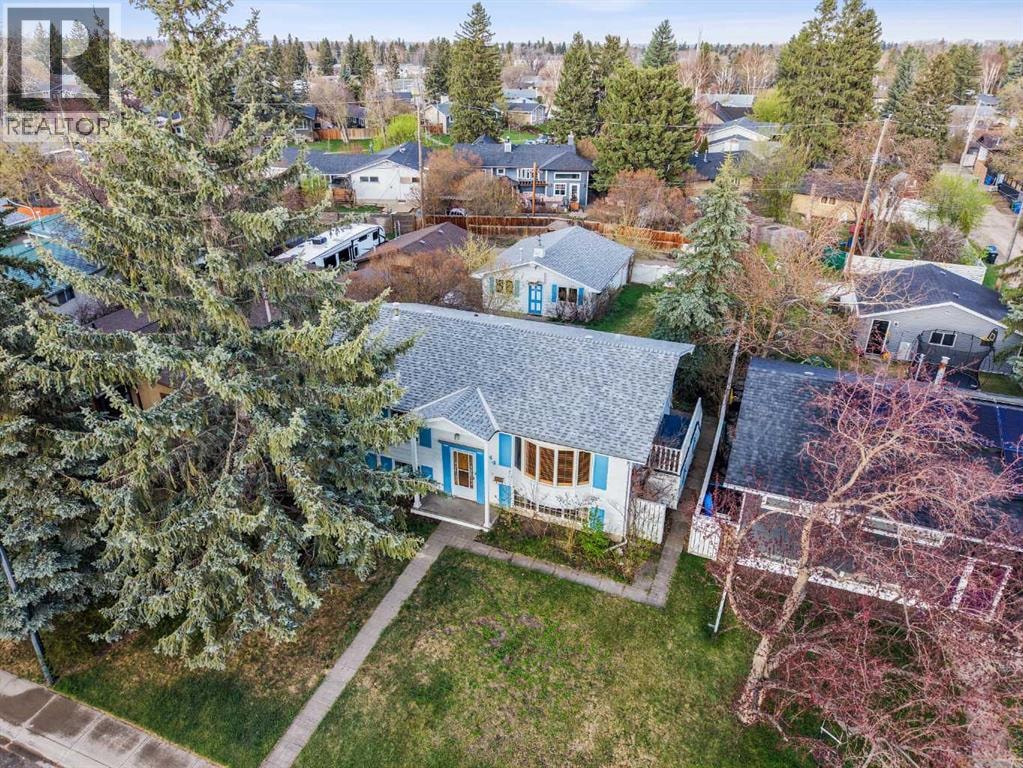 444 Woodland Crescent SE — photo 2