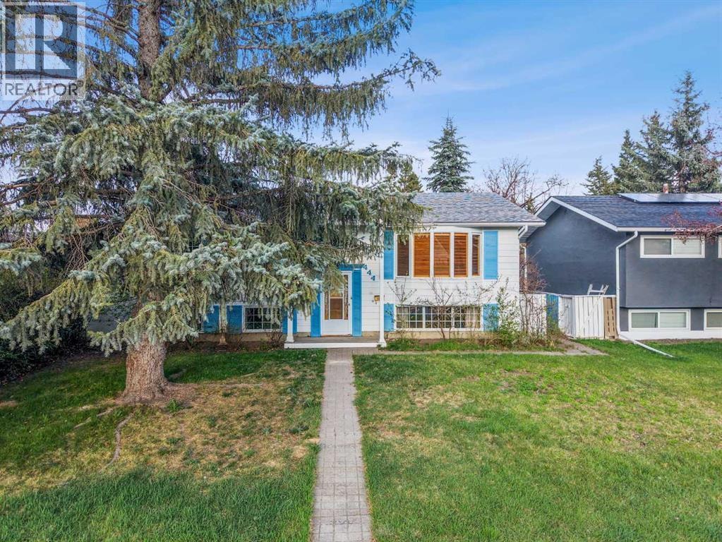 444 Woodland Crescent SE — photo 3