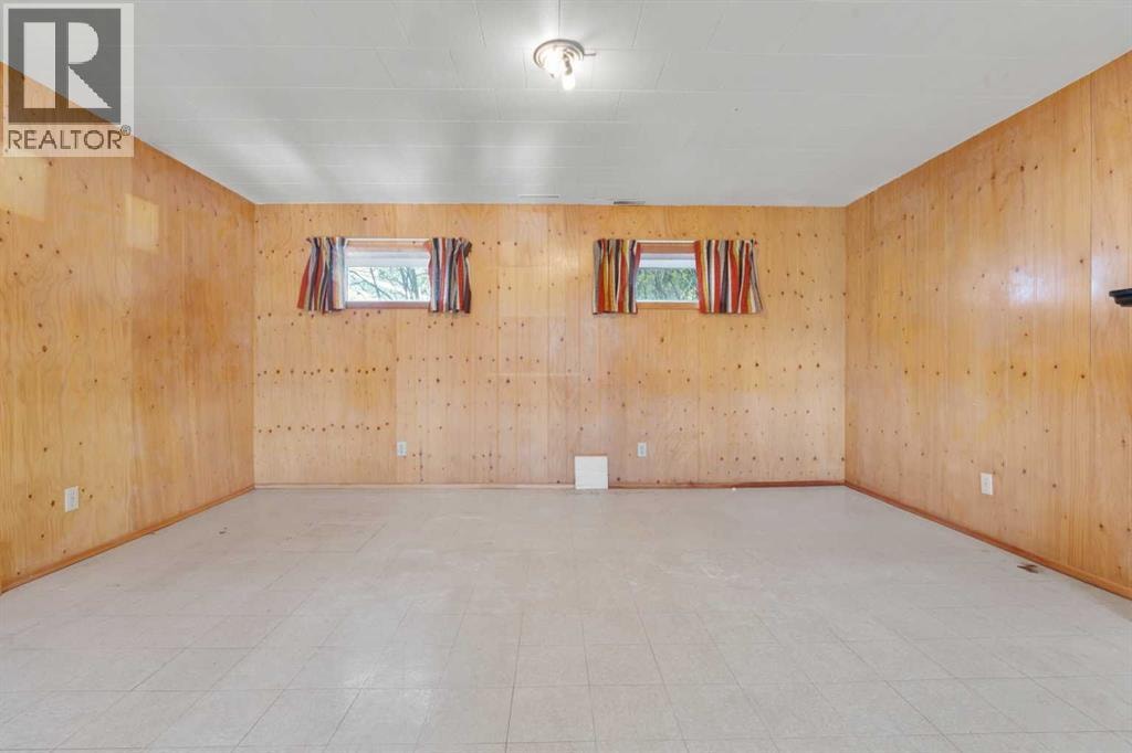 444 Woodland Crescent SE — photo 38
