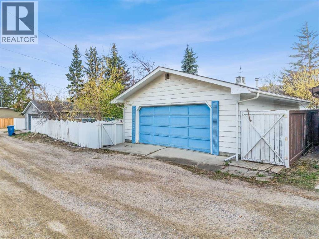 444 Woodland Crescent SE — photo 43