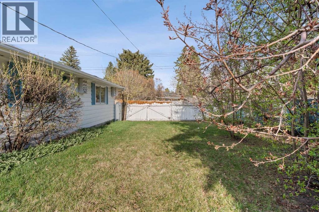444 Woodland Crescent SE — photo 45
