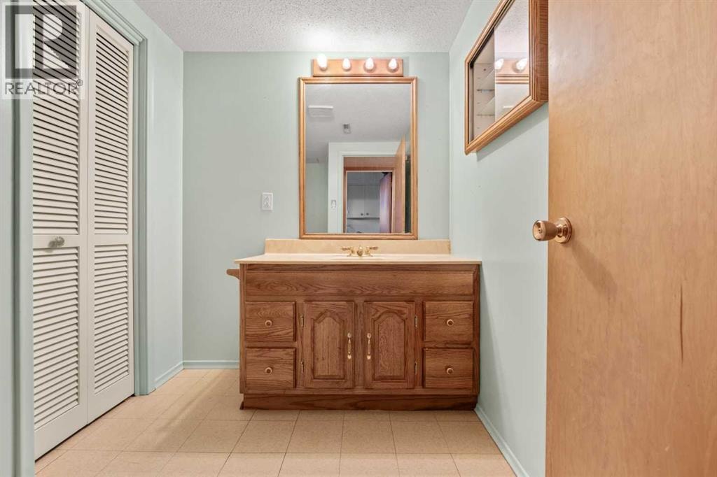 444 Woodland Crescent SE — photo 33