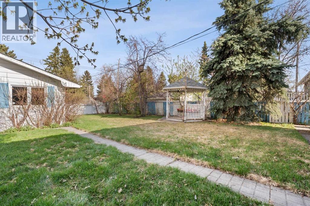 444 Woodland Crescent SE — photo 46