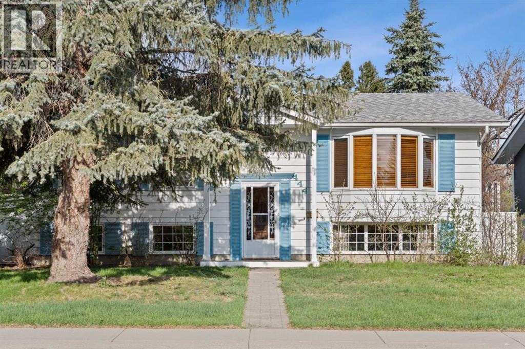444 Woodland Crescent SE — photo 4