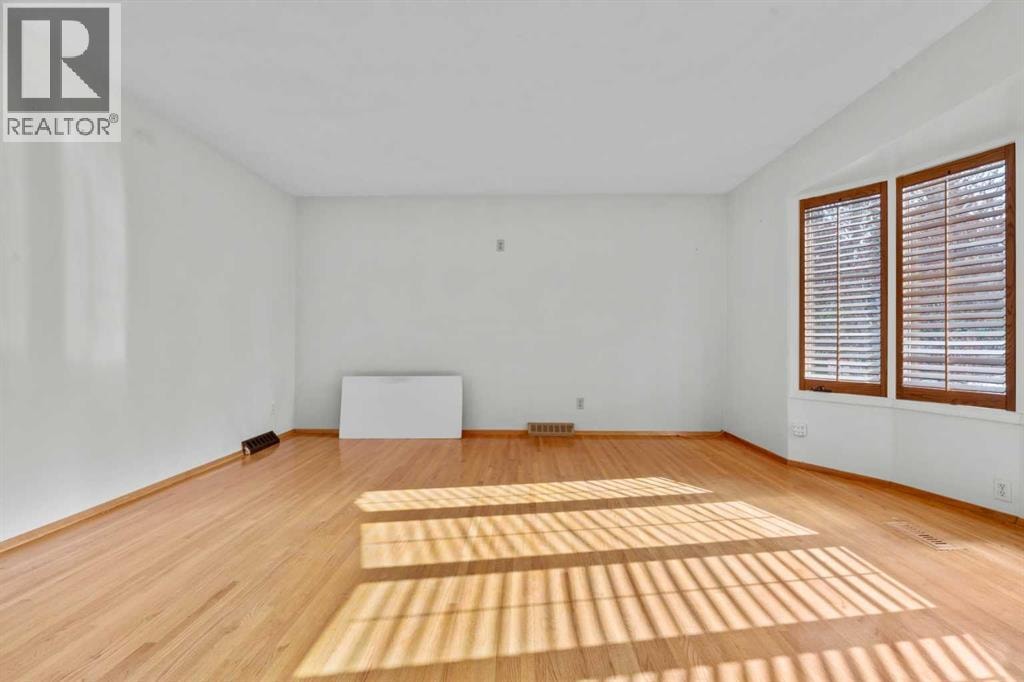 444 Woodland Crescent SE — photo 13