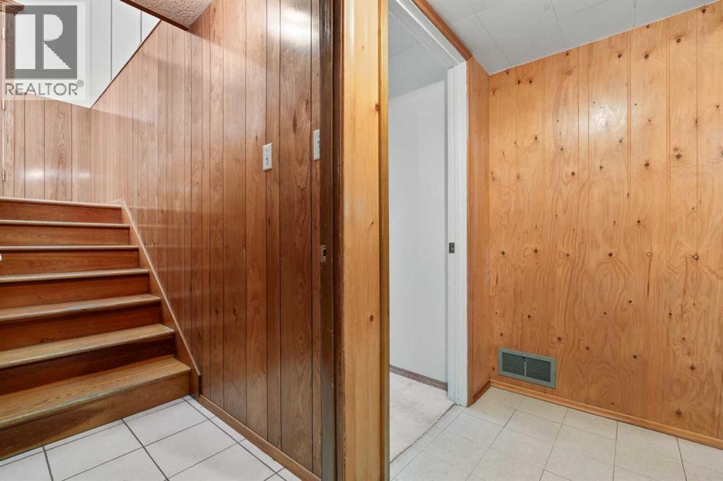444 Woodland Crescent SE — photo 28