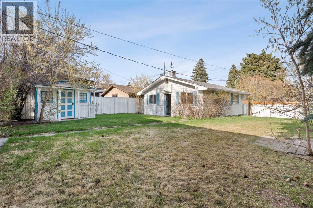 444 Woodland Crescent SE — photo 44