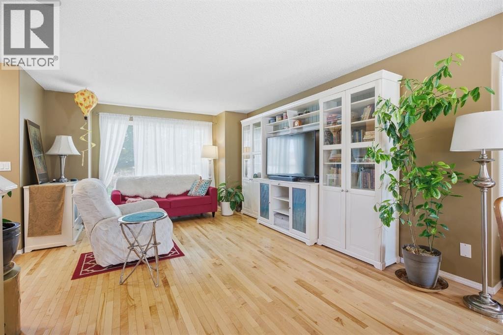 157 Cranberry Square SE — photo 4