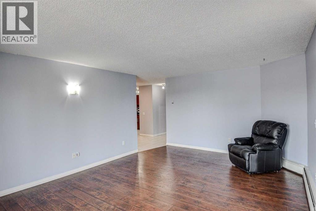 204, 1900 25A Street SW — photo 3