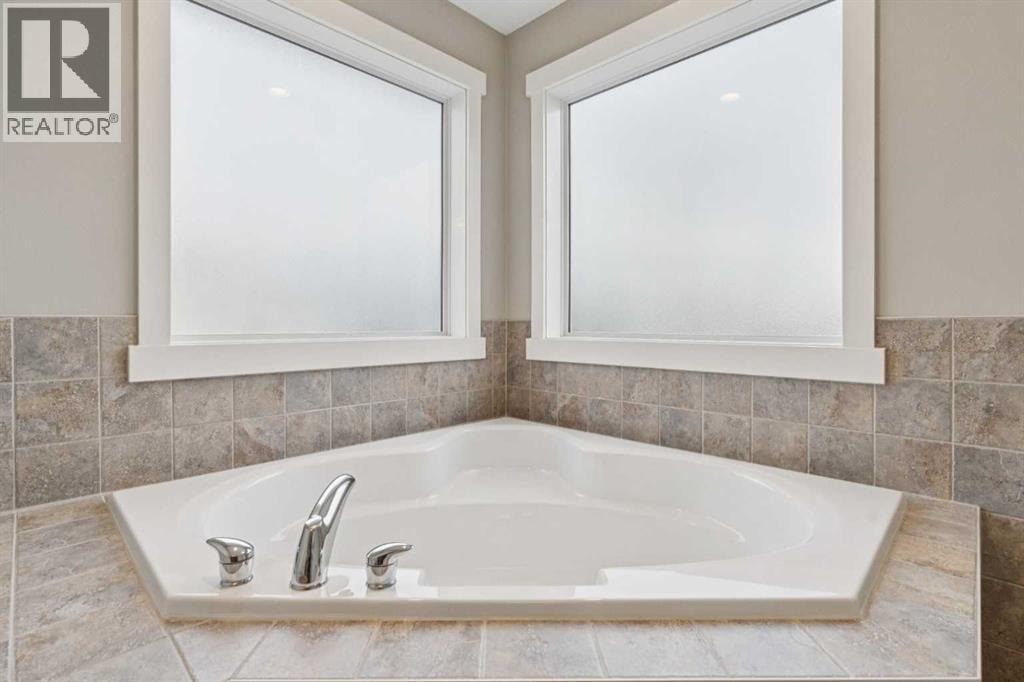 327 Panamount Point NW — photo 8