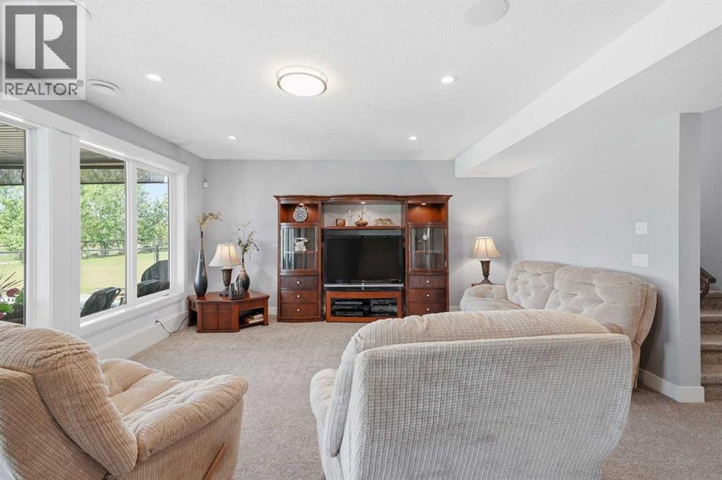 160 Kinniburgh Loop — photo 34