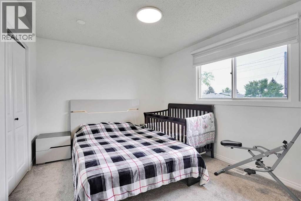 3935 14 Avenue NE — photo 15