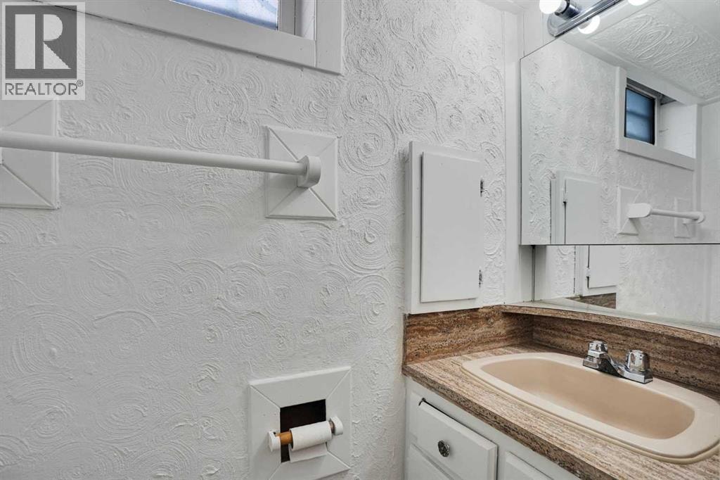 3935 14 Avenue NE — photo 20