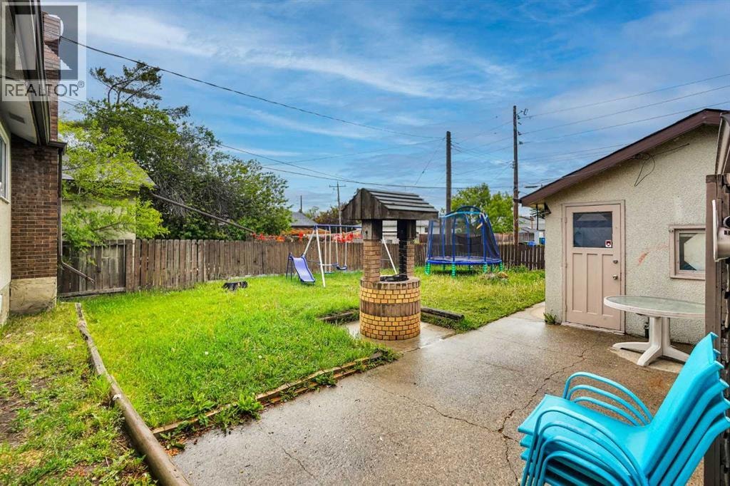 3935 14 Avenue NE — photo 40