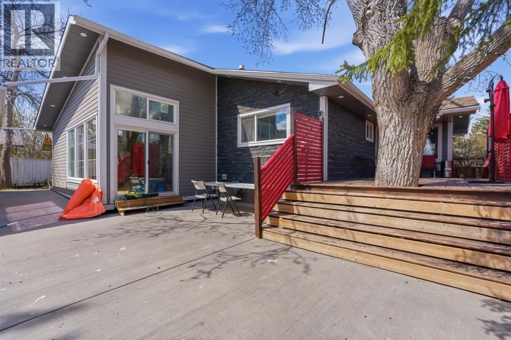 1703 110 Avenue SW — photo 44