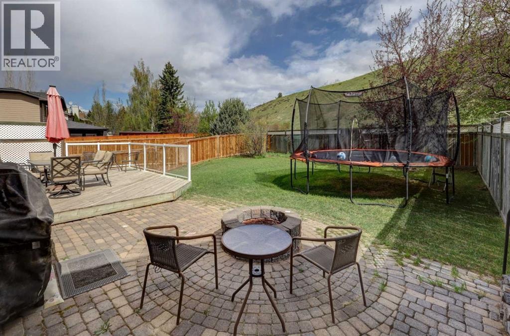 36 Hawksley Crescent NW — photo 3