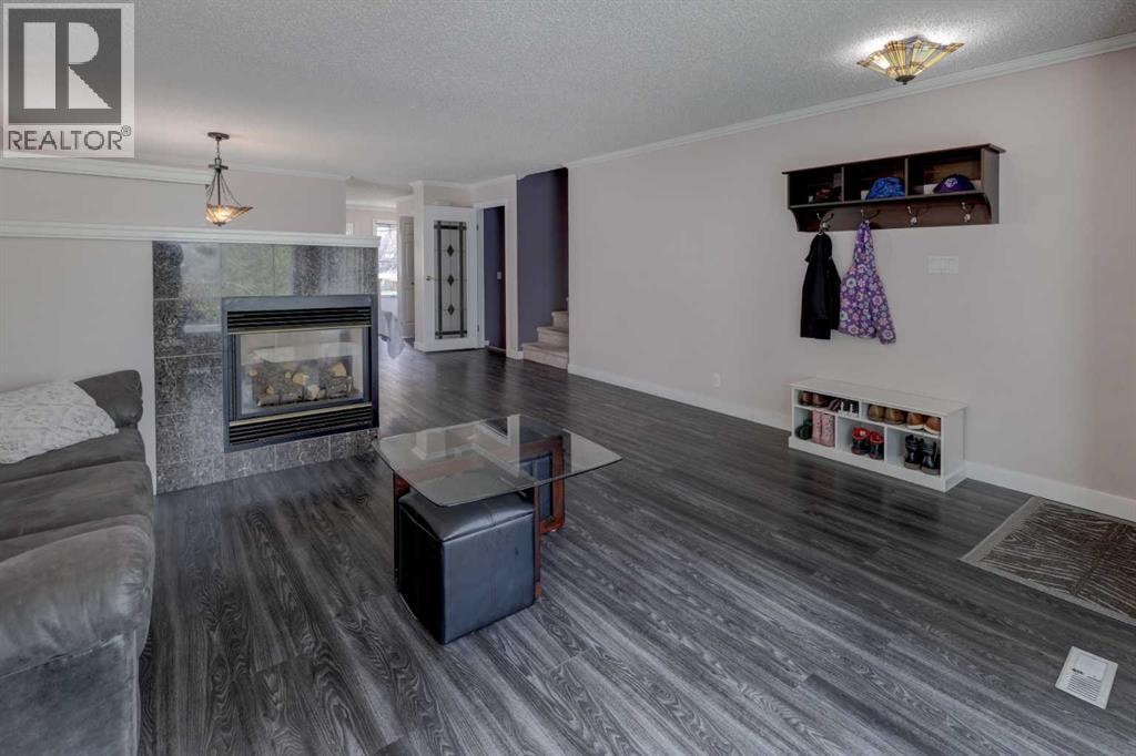 36 Hawksley Crescent NW — photo 6