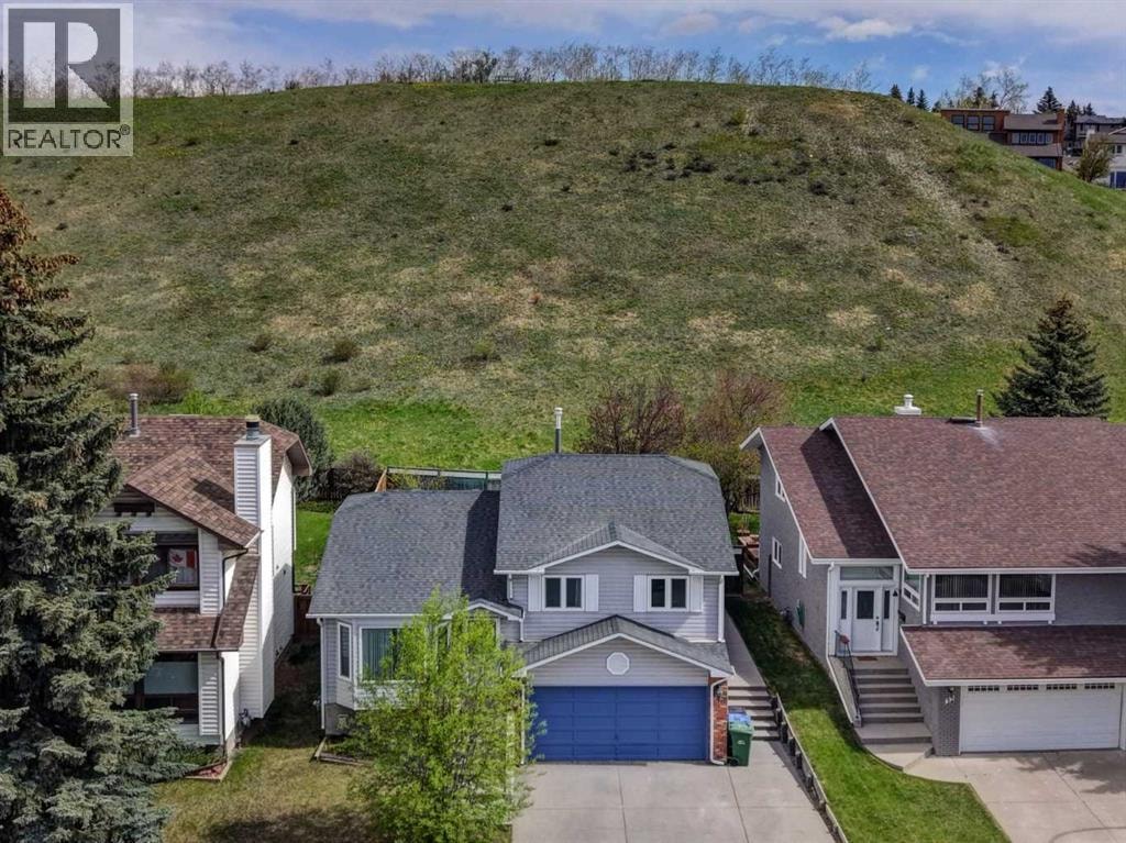 36 Hawksley Crescent NW — photo 2