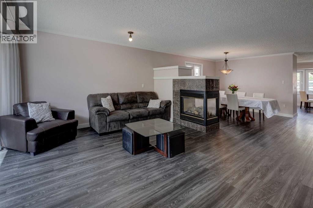 36 Hawksley Crescent NW — photo 5