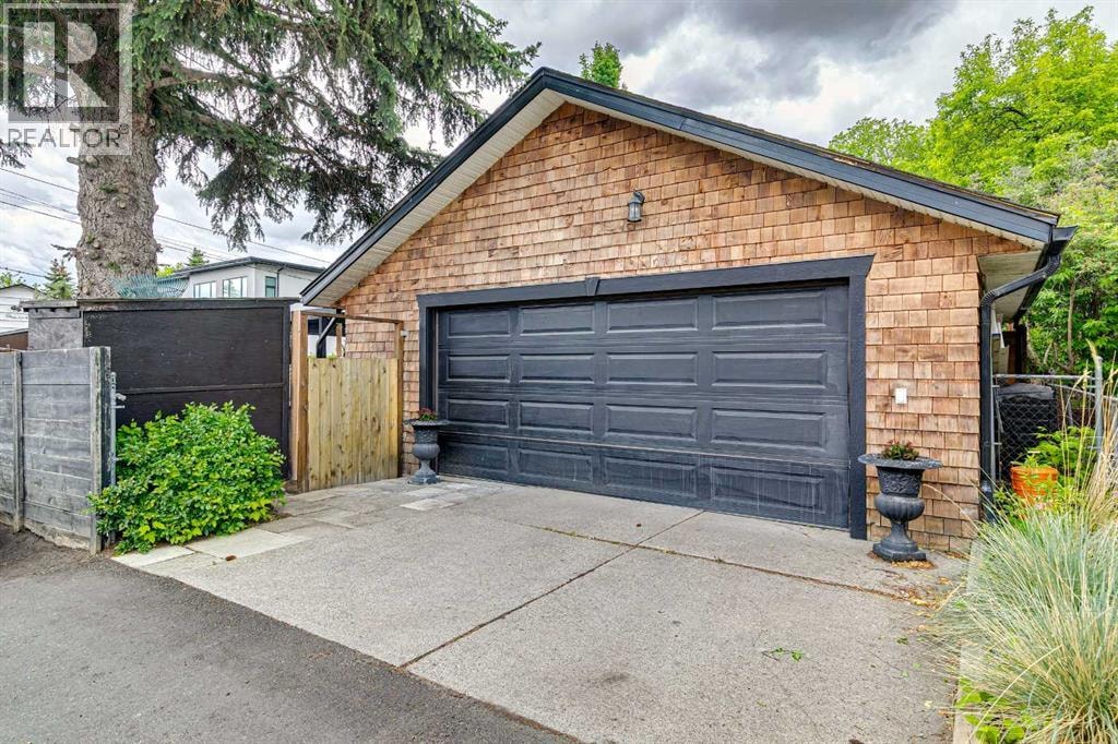 3016 29 Street SW — photo 43