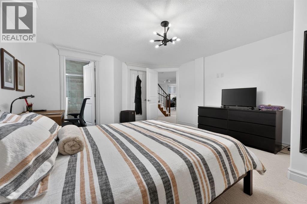 32 Aspen Meadows Manor SW — photo 43