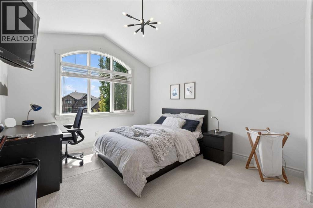 32 Aspen Meadows Manor SW — photo 33