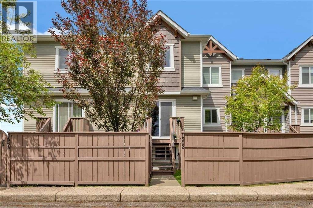 1562 93 Street SW — photo 37