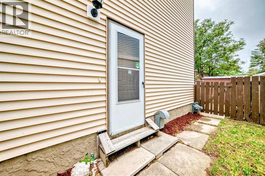 110 Edgeburn Crescent NW — photo 37