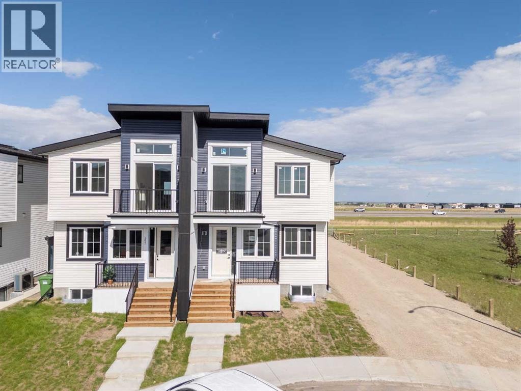 196 Saddlelake Manor NE — photo 1