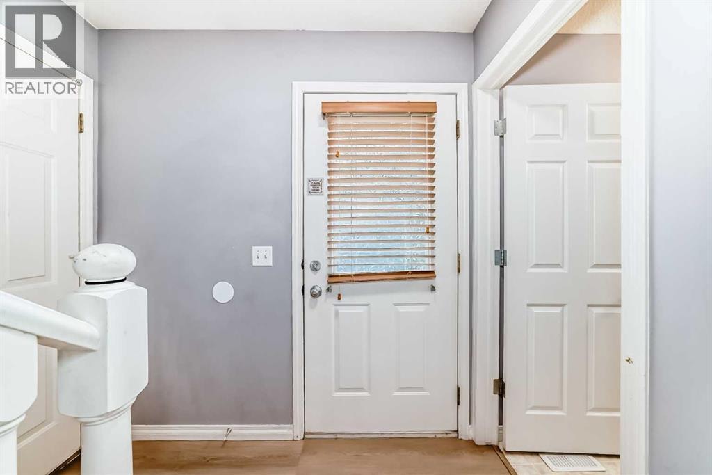 156 Simcoe Place SW — photo 4