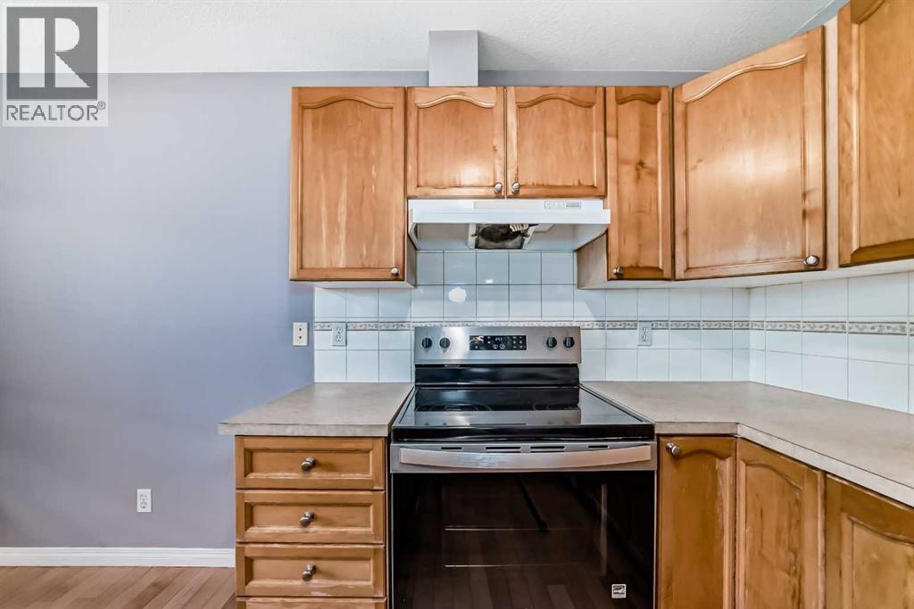 156 Simcoe Place SW — photo 8