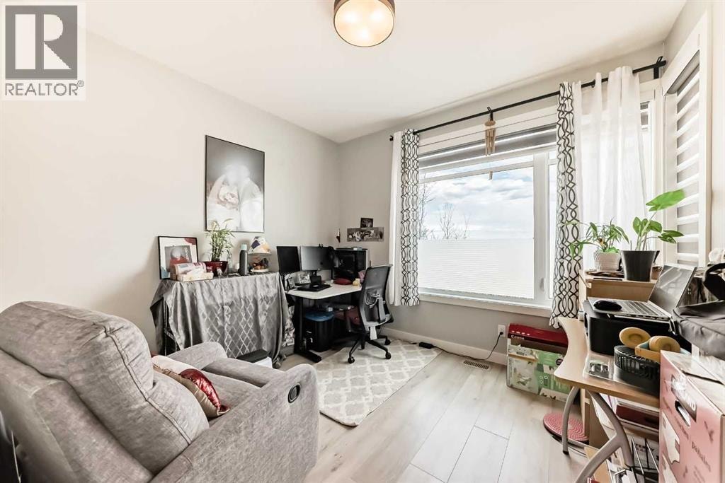 15053 37 Street SW — photo 14