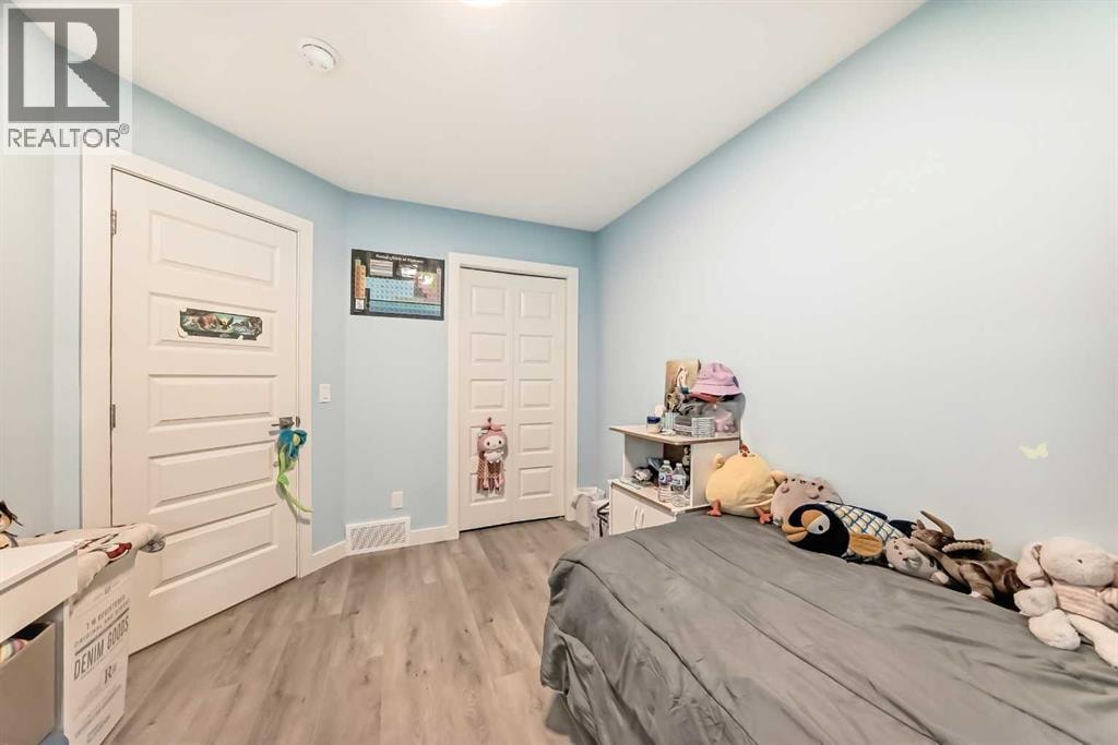 15053 37 Street SW — photo 25