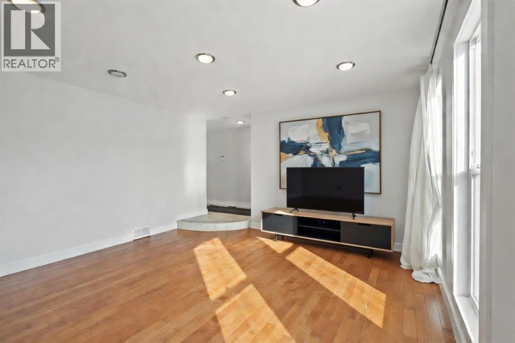 208 Woodpark Place SW — photo 4