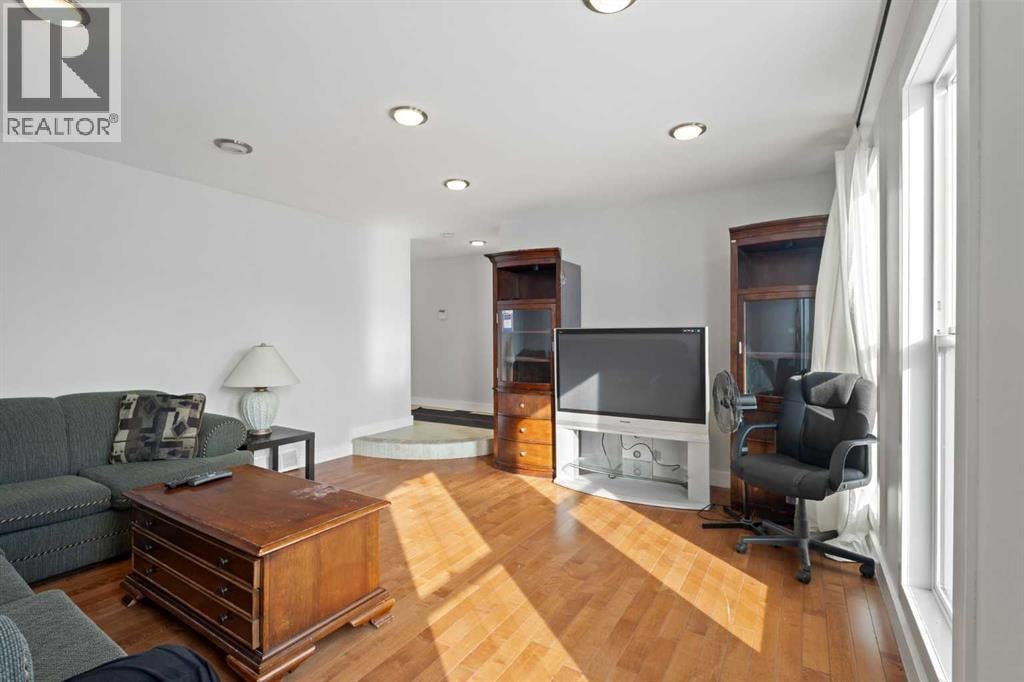 208 Woodpark Place SW — photo 6