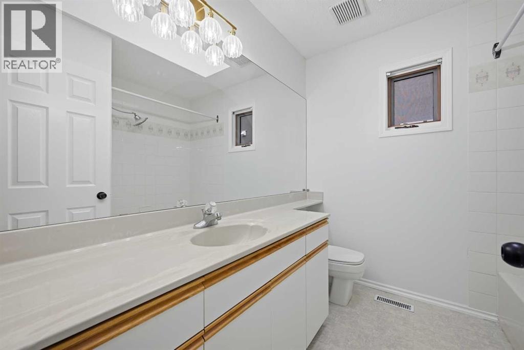 924 19 Avenue NW — photo 24