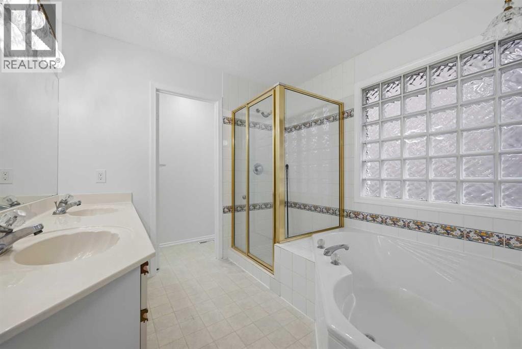 924 19 Avenue NW — photo 32